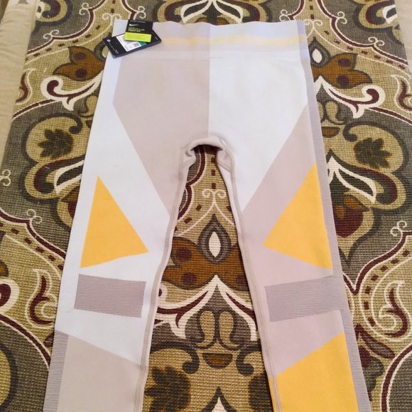 NWT Nike Tight Fit Yoga Pants Size XL - Picture 4 of 11